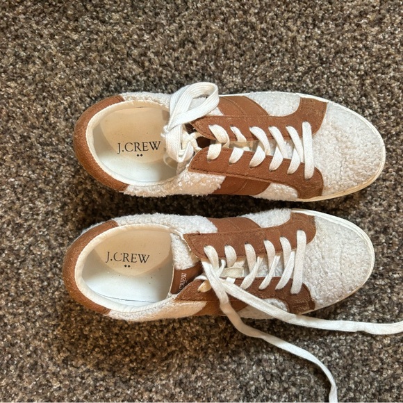 Adorable sneaker. Fits like a wide 8.5 - Picture 4 of 4